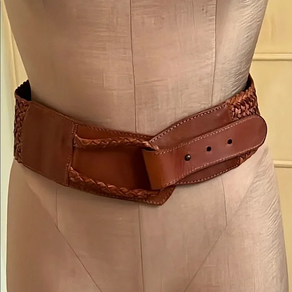 Linea Pelle | Accessories | Linea Pelle Saddle Tan Hand Made  display picture 3
